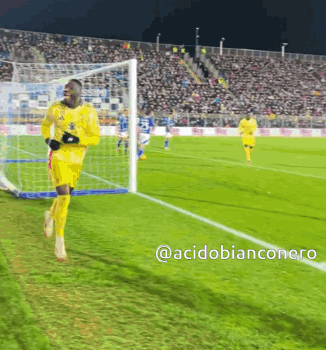a soccer player is running towards the goal with the hashtag acidobianconero on the bottom