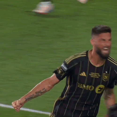 A Soccer Player Wearing A Black And Gold Jersey With The Word Bmo On It GIF