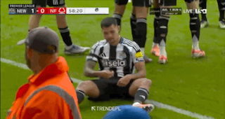 A Soccer Player Wearing A Black And White Shirt With The Word Isela On It GIF