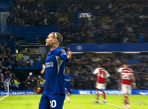 A Soccer Player Wearing A Jersey That Says Infinite Lete On It GIF