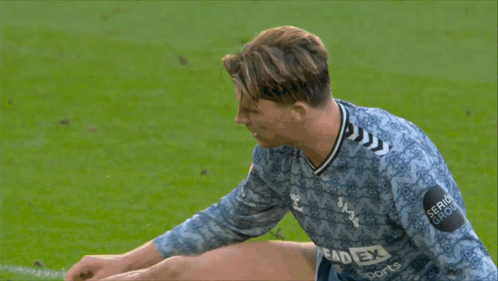 a soccer player wearing a jersey that says spre dex