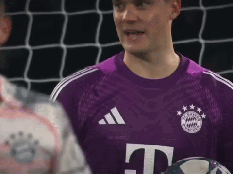 a soccer player wearing a purple jersey with the letter t on the front