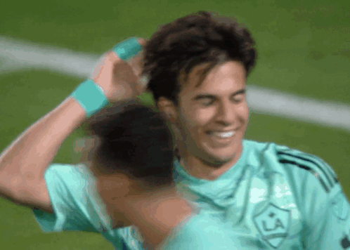 A Soccer Player Wearing A Shirt With La On It GIF