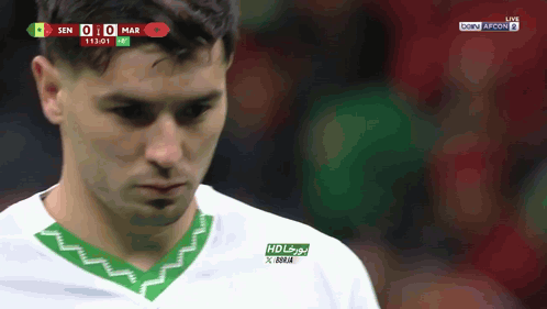 A Soccer Player Wearing A White And Green Shirt With Hd Written On The Front GIF