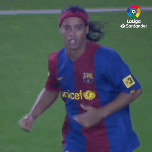 A Soccer Player With The Name Deco On His Shirt GIF
