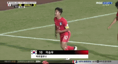 A Soccer Player With The Number 10 On His Jersey Runs On The Field GIF