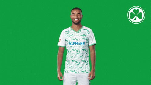 a soccer player with the number 21 on the back of his shirt