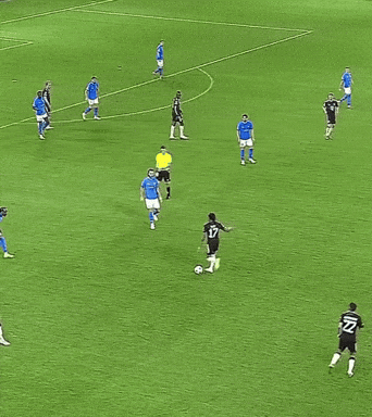 A Soccer Player With The Number 22 On The Back Of His Shirt GIF