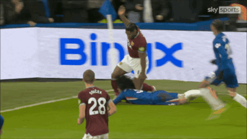 A Soccer Player With The Number 28 On Their Jersey GIF