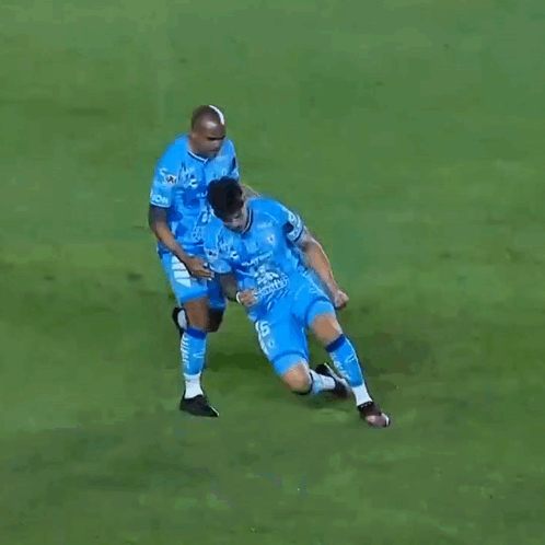 a soccer player with the number 3 on the back of his shirt