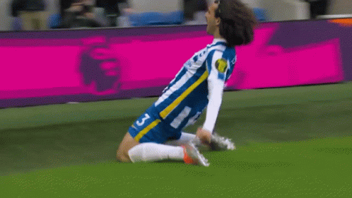 A Soccer Player With The Number 3 On Their Jersey GIF