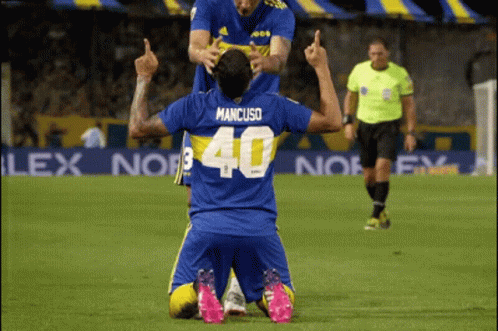 A Soccer Player With The Number 40 On His Shirt GIF