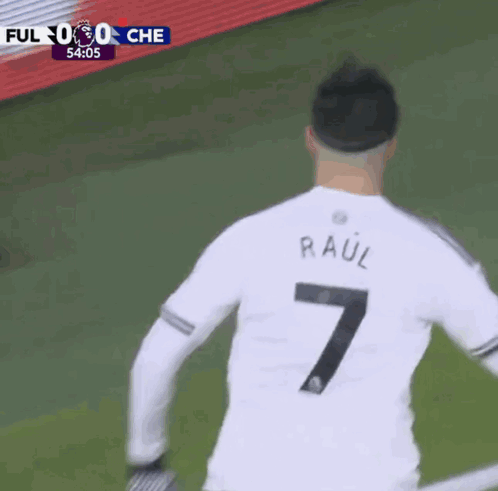 a soccer player with the number 7 on his back
