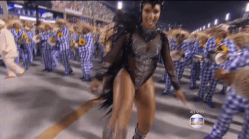 A Woman In A Bodysuit Is Dancing In Front Of A Crowd With The Words Ao Vivo On The Bottom GIF