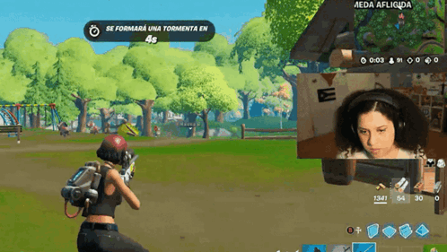 A Woman Is Playing A Video Game With The Words Se Formara Una Tormenta En 4S On The Screen GIF