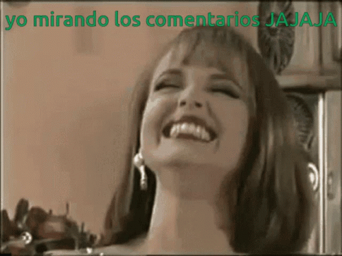 A Woman Is Smiling With The Words Yo Mirando Los Comentarios Jajaja Written Above Her GIF