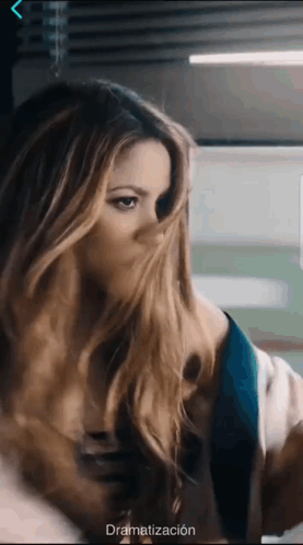 A Woman 'S Face Is Covered By Her Hair And The Word Dramatización Is On The Bottom GIF