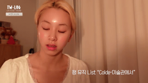 A Woman 'S Face Is Shown With The Words Tw-Log With Beauty Friend Above Her GIF