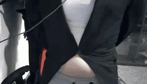 A Woman 'S Stomach Is Shown In A Blurry Photo GIF