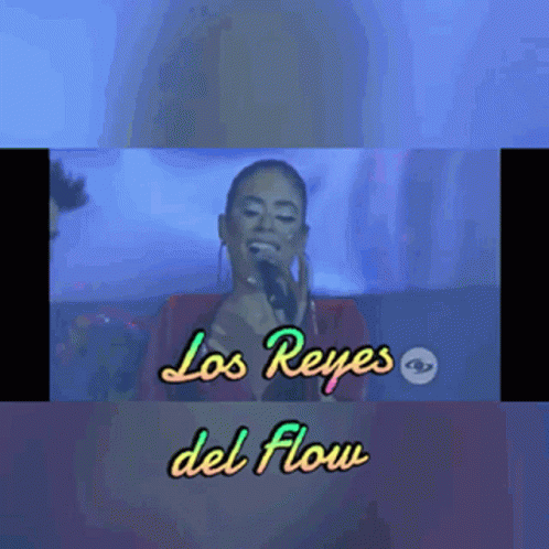 A Woman Singing Into A Microphone With The Words Los Reyes Del Flow GIF