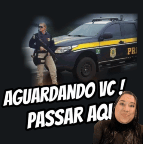 A Woman Stands In Front Of A Police Car With The Words " Guardando Vc Passar Aq " GIF