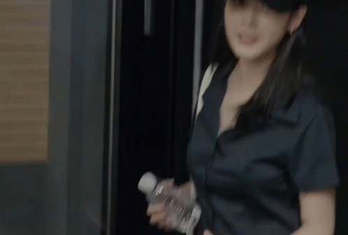 a woman wearing a black hat that says ds