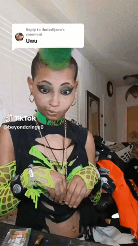 A Woman With Green Hair Has A Reply To Ihatedjana 'S Comment In A Speech Bubble GIF