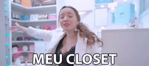 a woman with her arms outstretched in front of a closet that says meu closet on it