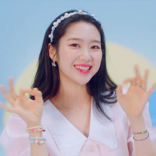 Adorable Oh My Girl Jiho GIF
