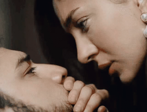 Alpnav Ruz Zümrüdüanka Shhhh GIF