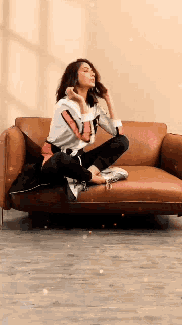 Anushka Sharma Kiss Gif GIF