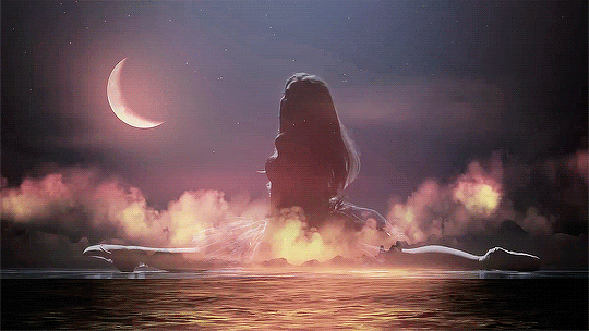 Ariana Grande Moonlight GIF