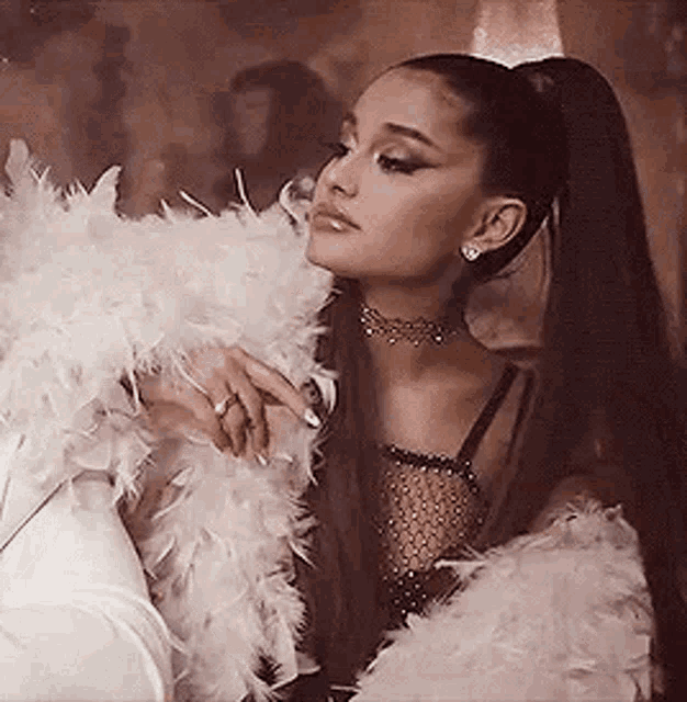 Ariana Grande Pose Gif GIF