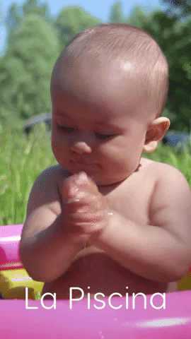 Baby In The Pool Aplausos GIF