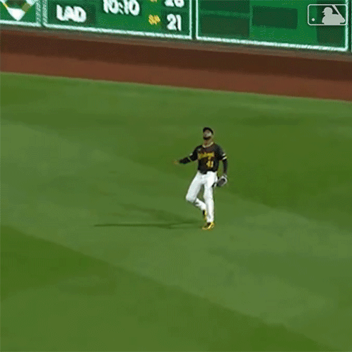 Baseball Player Number 21 Running On Field GIF