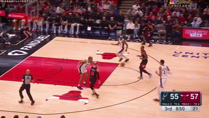 Basketball Game Chicago Bulls Leading 87 to 90