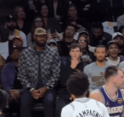 Basketball Player In White Jersey 'Campagni GIF