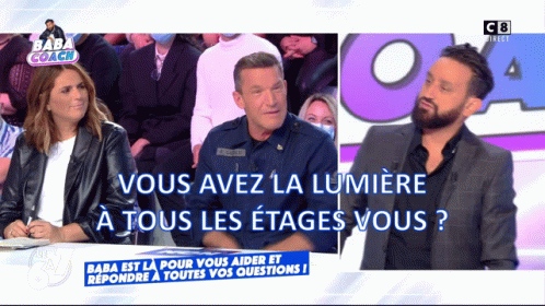 Bearded Man Talking To Another Man Il Est La GIF