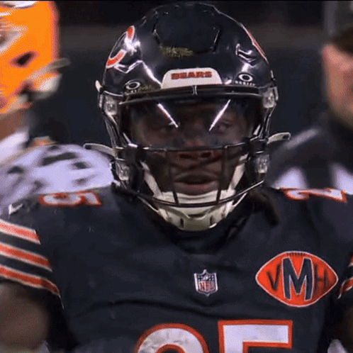 Bears Football Player With Helmet Number 25