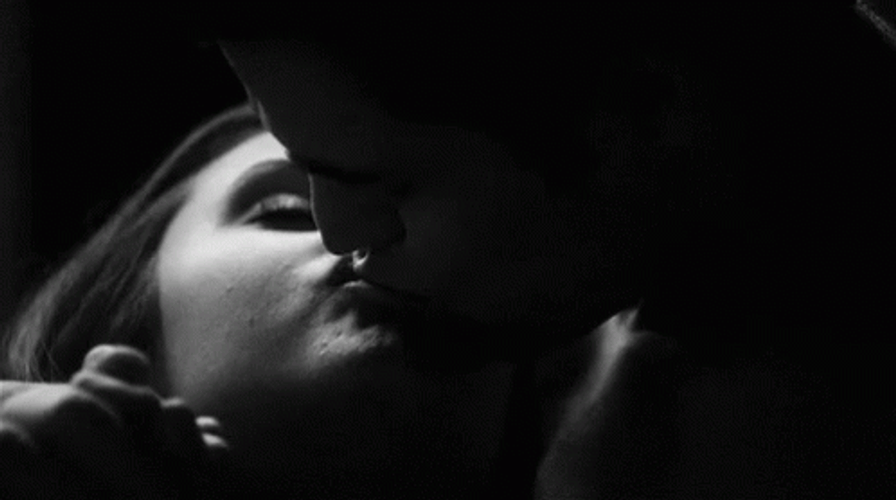 Beso De Buenas Noches GIF