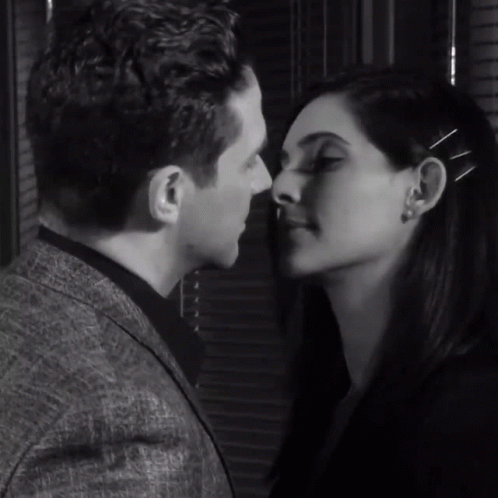 Besos De Novios 498 X 498 Gif GIF