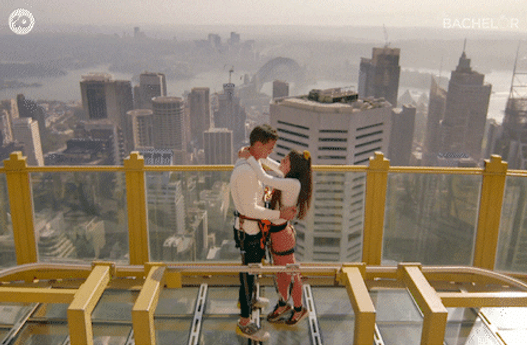 Besos De Novios GIF