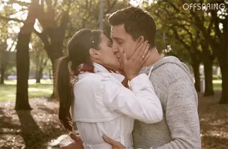 Besos Romanticos 450 X 294 Gif GIF