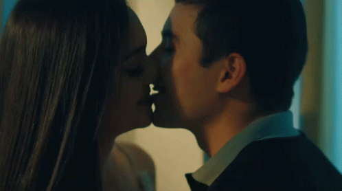 Besos Romanticos 498 X 278 Gif GIF