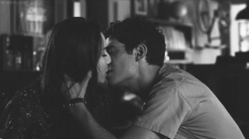 Besos Romanticos 498 X 278 Gif GIF