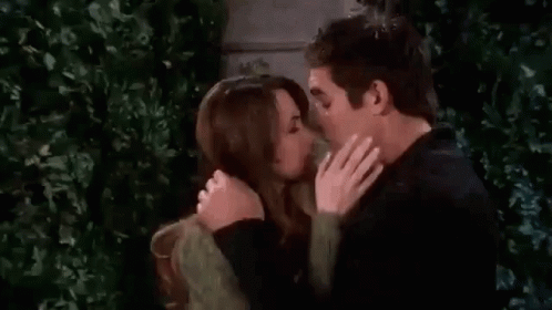 Besos Romanticos 498 X 280 Gif GIF