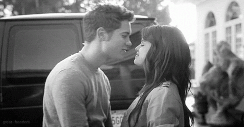 Besos Romanticos GIF