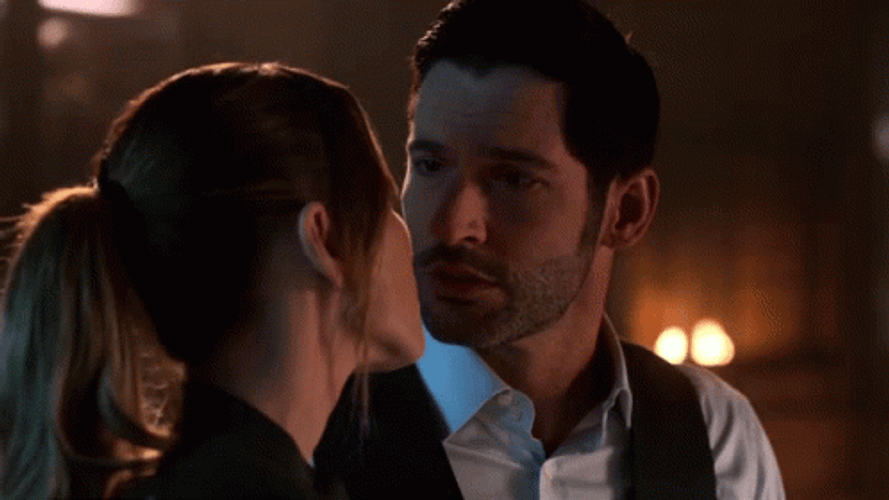 Besos Romanticos GIF