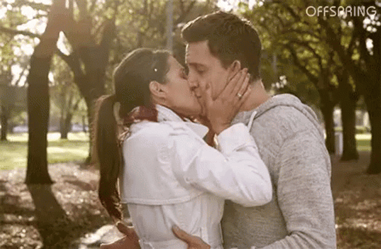 Besos Romanticos GIF