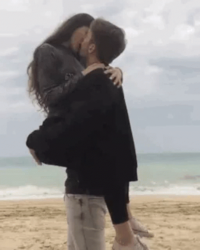 Besos Y Abrazos 398 X 498 Gif GIF